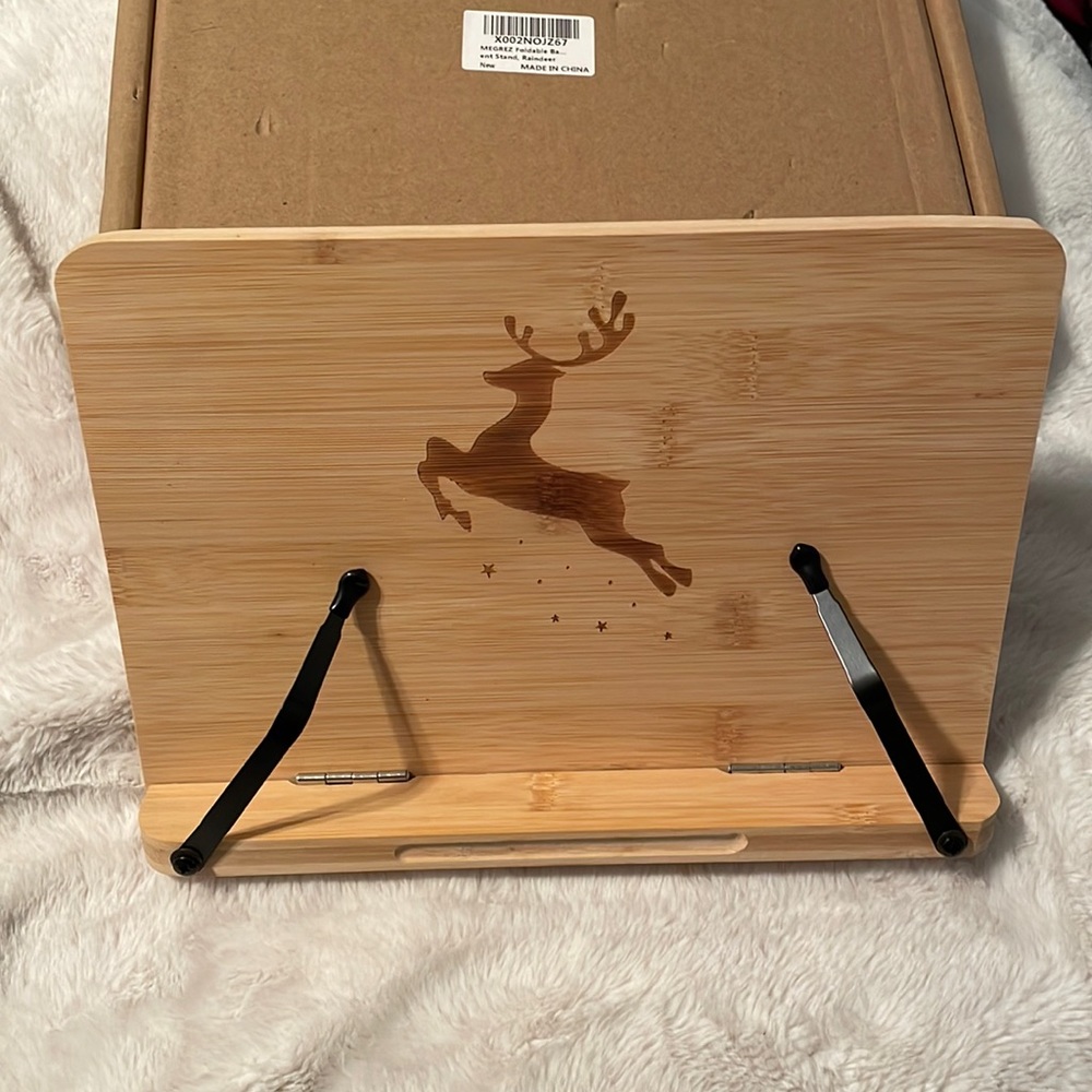 Folding bamboo recipe holder with Reindeer